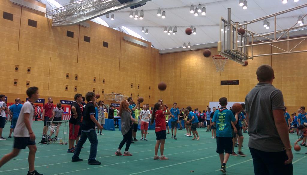 ATrueScout's tweet photo. Tokyo Live is ... live! @Unit50Japan @ukcontingent #japan2015 http://t.co/F5jPCaBnWQ
