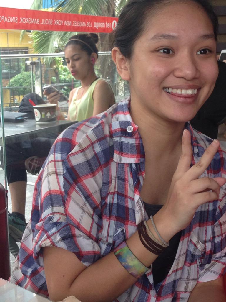 MKEnverga's tweet photo. Since nahiya ung friend ko yan medyo stalker picture 😂😂@mainedcm @ITSALDUBOFC @aldubmaiden #AlDubSaTamangPanahon http://t.co/JQgCoS3phJ