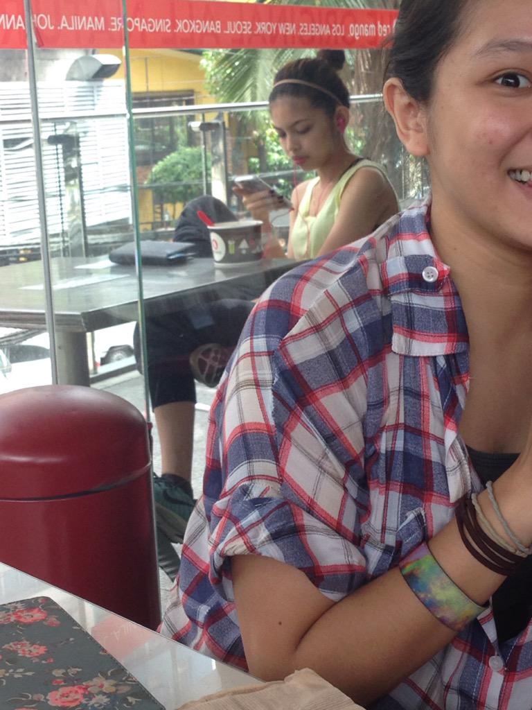MKEnverga's tweet photo. Since nahiya ung friend ko yan medyo stalker picture 😂😂@mainedcm @ITSALDUBOFC @aldubmaiden #AlDubSaTamangPanahon http://t.co/JQgCoS3phJ