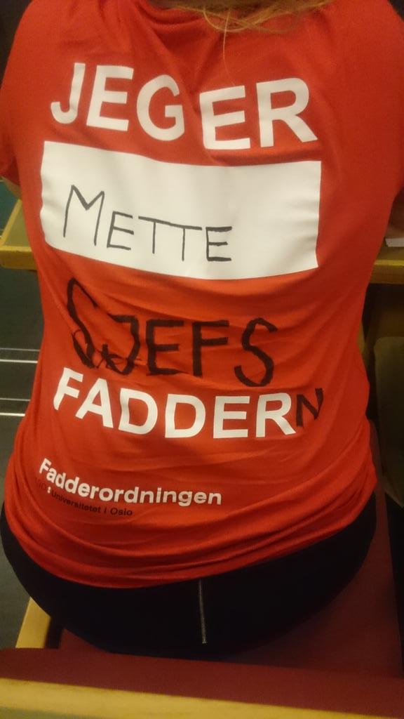 SP_UiO's tweet photo. Velkommen alle nye studenter! Kjære faddere, dere er knallbra. Ha en flott fadderuke, alle sammen. http://t.co/7AChecPtSW