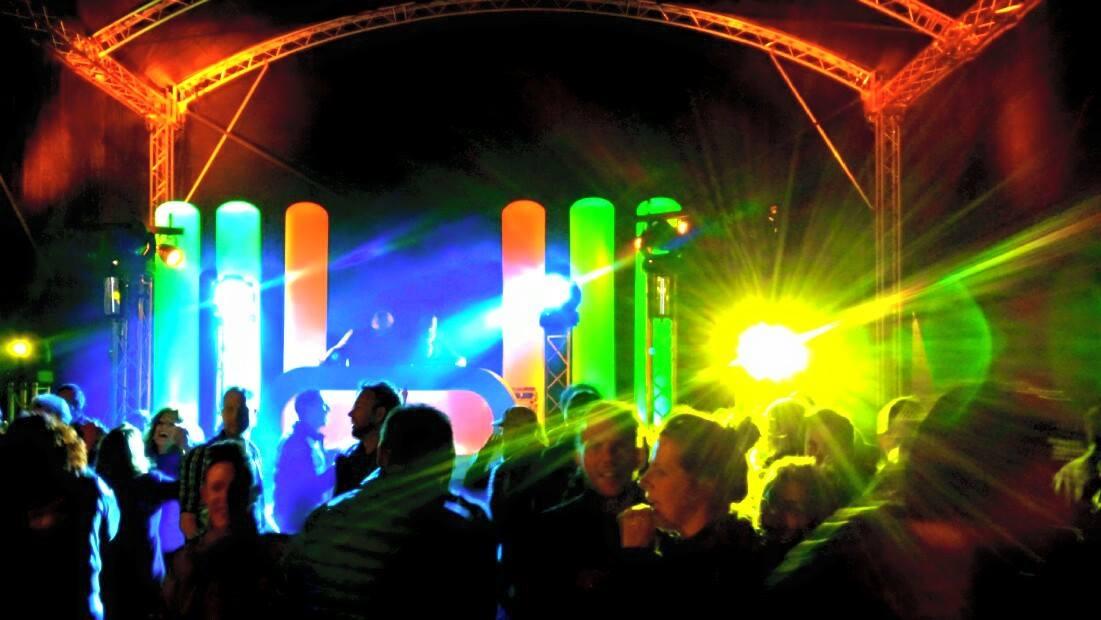 wimpbnevents's tweet image. Wees welkom!😊Vier je after vakantie party vandaag! @StratenFestival @hansstroeve  @deBotterstee Nieuwe Markt Zwolle