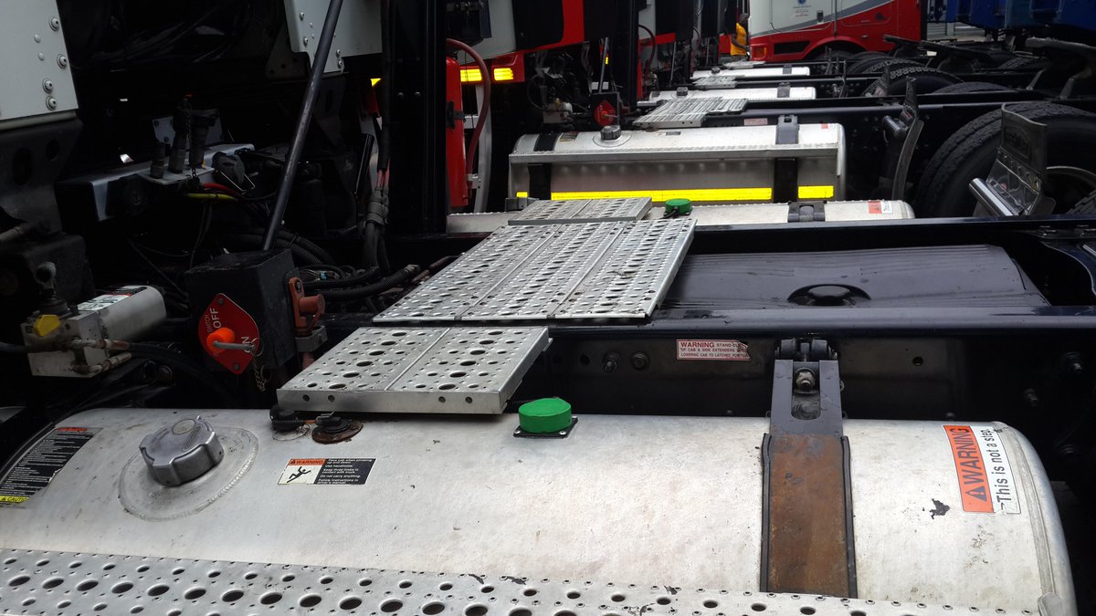 OmnicommOnline's tweet image. Nice start of new week with new installations of #Omnicomm equipment in South Africa #fuellevelsensor #VASolutions