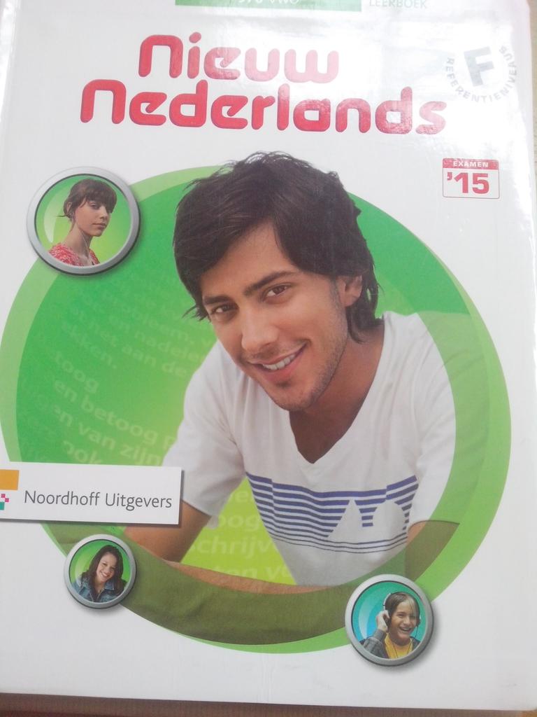 vallendesterre's tweet photo. Oh my. Ik weet niet of ik deze hunk wel achter mijn kaft wil plakken. http://t.co/pgQjUIaLA5