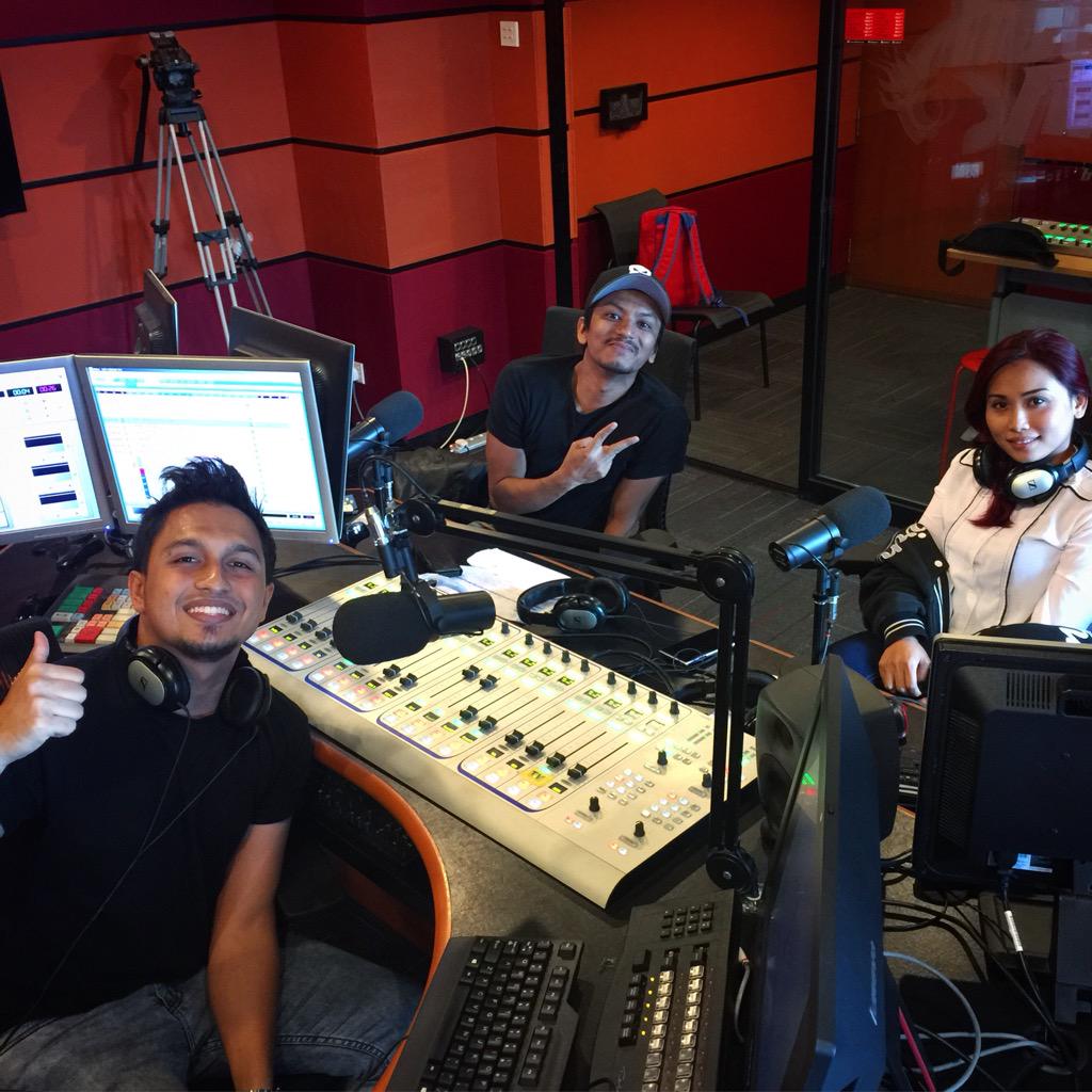 hotfm976's tweet photo. Artis yg akan menghangatkan #HotJam2015 Sabtu ini. Nak tahu apa kejutan yg @faizal_tahir bawakan, dgrkan #HotFMJam 💪🏻 http://t.co/NWdlZhKwQa