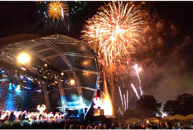 di7991's tweet photo. Beautiful weekend weather gave us this stunning picture from the last night at Glastonbury Extravaganza @GlastoExtrav http://t.co/mUMmuBfTVE