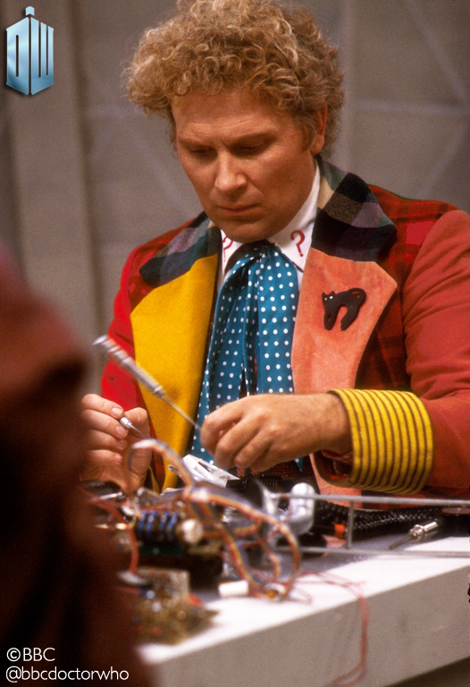 bbcdoctorwho's tweet photo. #BackInTheEighties Going hands free. Saving the universe using a kettle and some string. http://t.co/3PwqNm8mIs http://t.co/FUCzMDjOpV