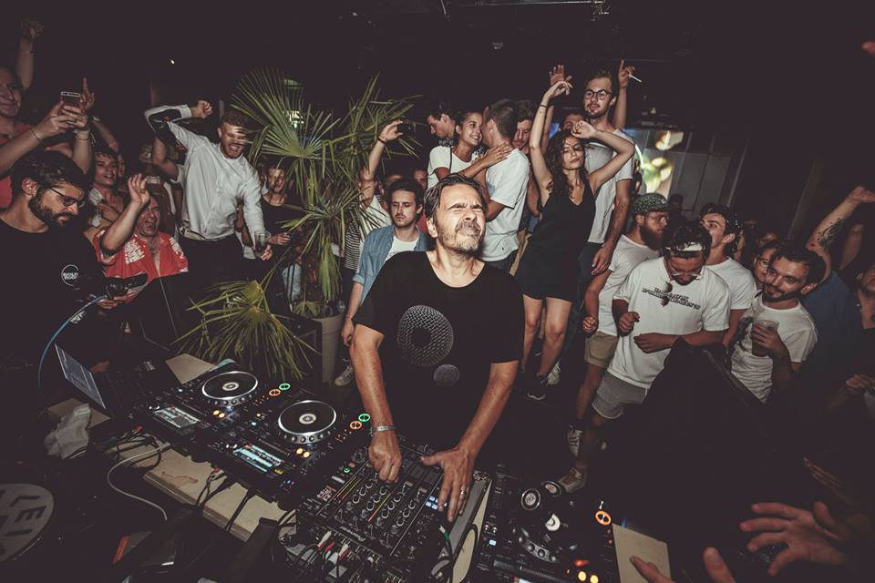 BringYourJack's tweet photo. [Replay 📹] La @boilerroomtv de @laurentgarnier au @LeSucreLyon : http://t.co/xuVbZyHfV1 💥 http://t.co/TnfdMOlsvm