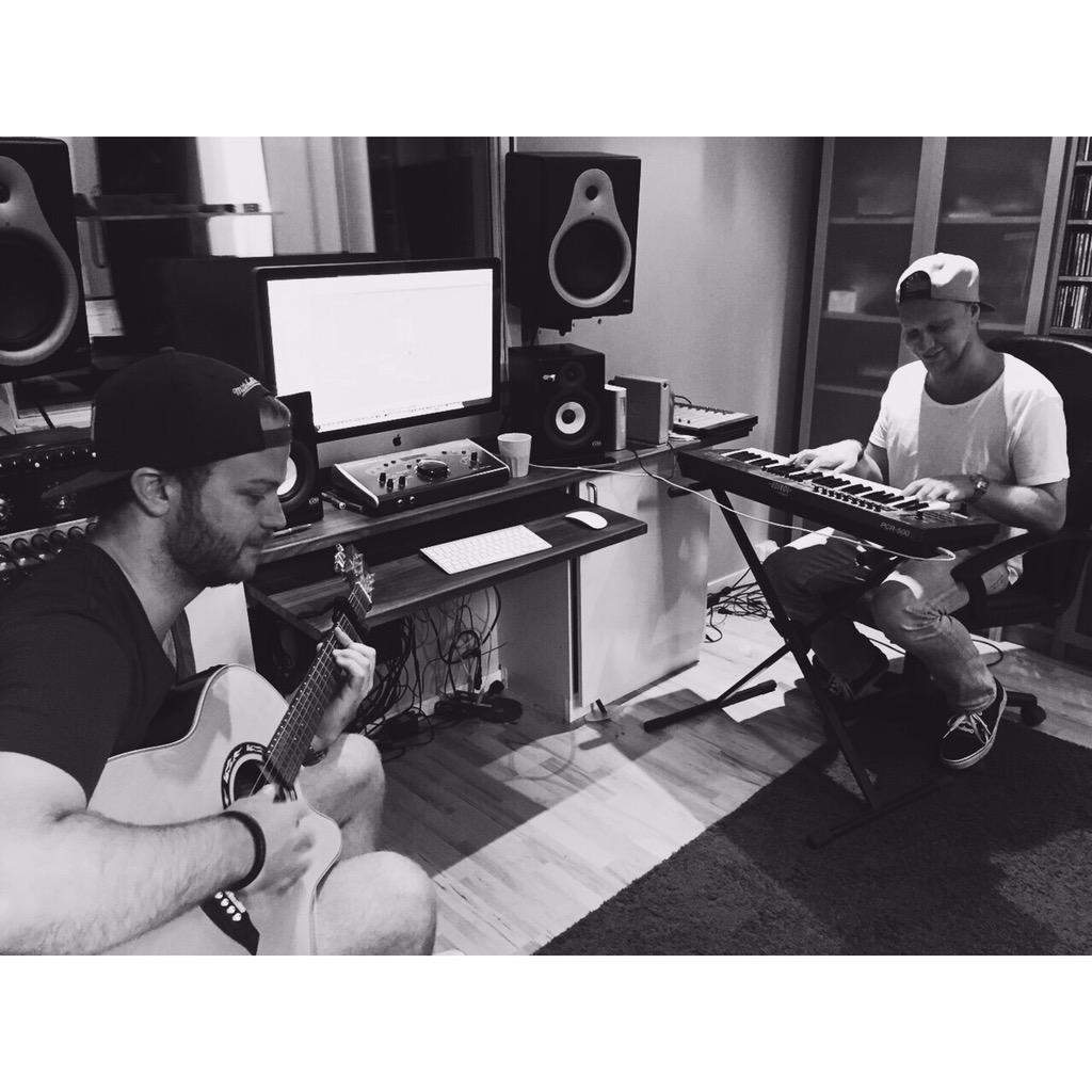 tastmusic's tweet photo. Just two snapbacks, writing new music. Nothing more, nothing less #housemusic #tastmusic #deephouse #edm http://t.co/oJtNQl3r9r