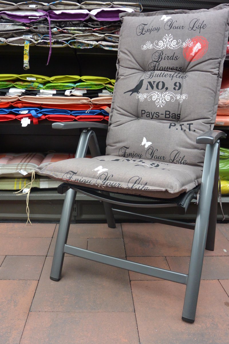 De opruiming gaat vrolijk door! Diverse tuinkussens nu met 20-50% korting, showmodellen slechts 10 euro per stuk!