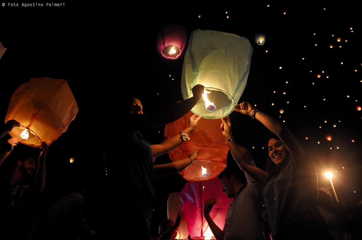 La magia delle lanterne volanti torna nell'entroterra della #Sicilia #Lanternevolanti #Video bit.ly/1DBXeZ5