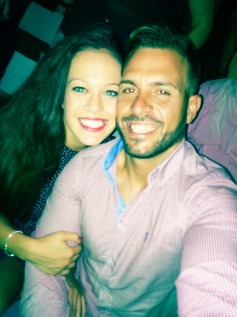 LuciaDobladoRui's tweet photo. Concierto de @antoniorozco  increible... disfrutamos al maximo repetiremos seguro cariño😁😝😘🎤🎸 http://t.co/AbIoj7QGWh