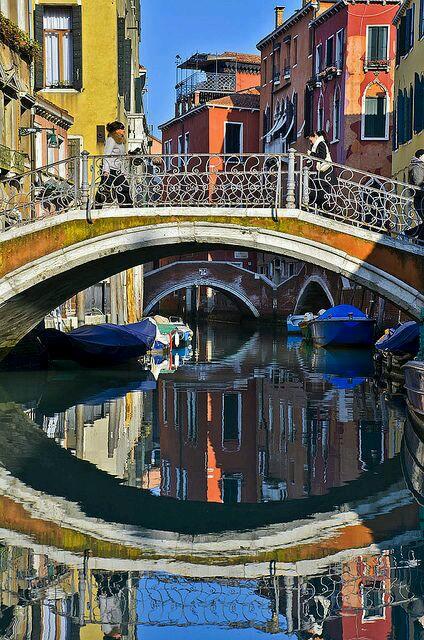 italianfromlove's tweet photo. 'The beauty of reflection..#Venice #Venezia #coloursofitaly #light http://t.co/CEgsyTiDYB