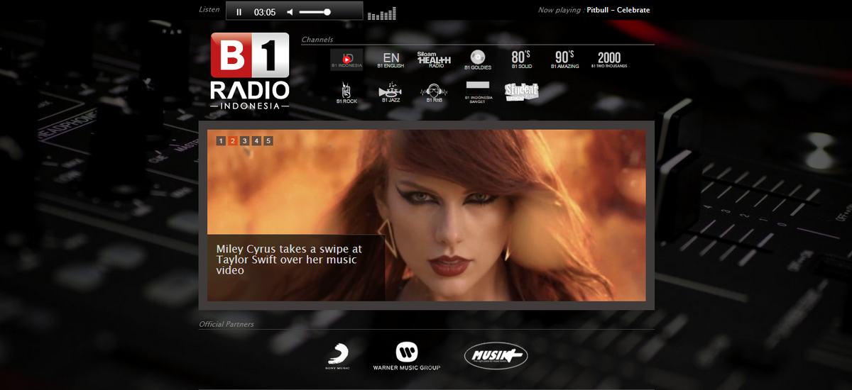 Miley Cyrus takes a swipe at Taylor Swift over her Bad Blood music video
We still love you Taylor Swift