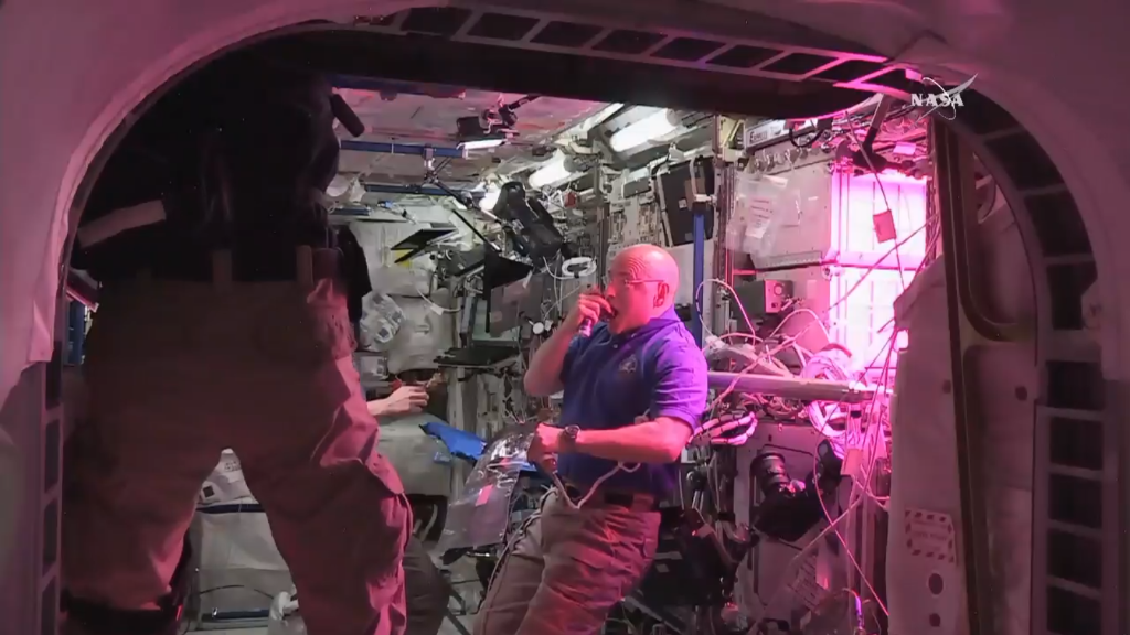 NASA's tweet image. Chomp! Our first veggies were harvested &amp;amp; consumed by astronauts in space! go.nasa.gov/1WcPPFu 

#JourneyToMars