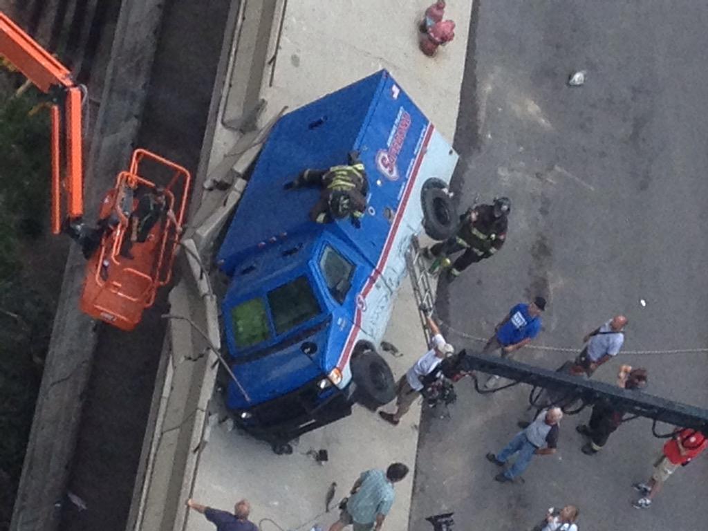djnikkiradio's tweet photo. Look @NBCChicagoFire filming outside @B96Chicago studio window @filming_chicago @olv http://t.co/ApWYxPjpC2