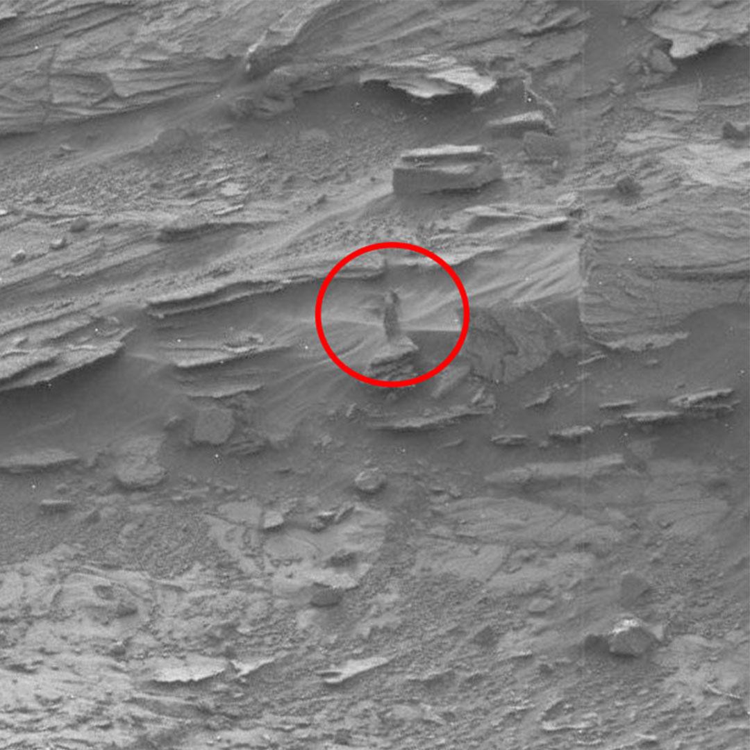 ABC7NY's tweet photo. NASA's Curiosity Rover captures image of 'dark lady' on Mars: http://t.co/LhIaYwiTD4 http://t.co/JbarNXa6pI