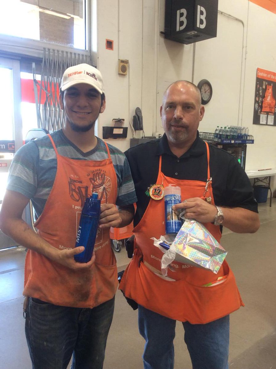 marichards021's tweet photo. Taking care of our front line associates in the stifling heat. THANK YOU Brandon!!☀️🔥@StevenReynaHD @david_bussiere http://t.co/1uAdNwfTpJ