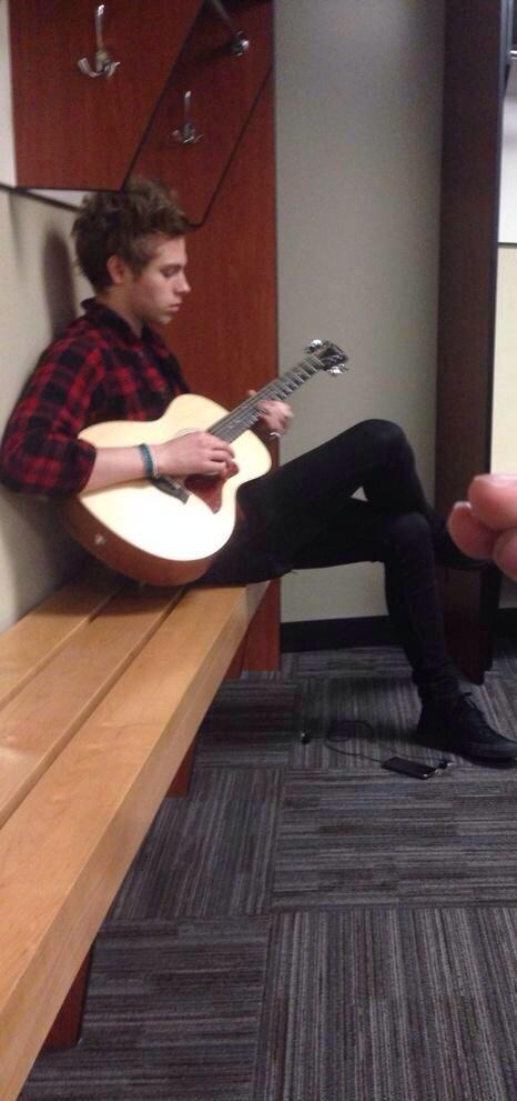 lrhsflannels tweet picture