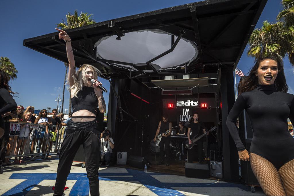 It's #Monday! Start your week off with energy! 
📷 <a href="/GarthMilan/">Garth Milan</a>