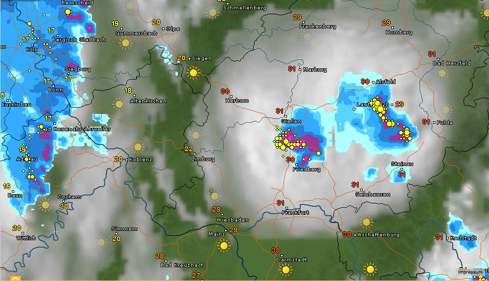 NoodweerBenelux's tweet photo. Vermoedelijk #leftmover in Duitsland #Germany nabij #Friedberg. Opgelet voor #tornado en #hagel. http://t.co/hcJcKLQMuh