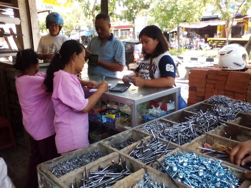 Selain itu, ini progres tentang renovasi Mushola Simo sedang berlangsung. Ini lg beli2 paku dkk buat bahan bangunan