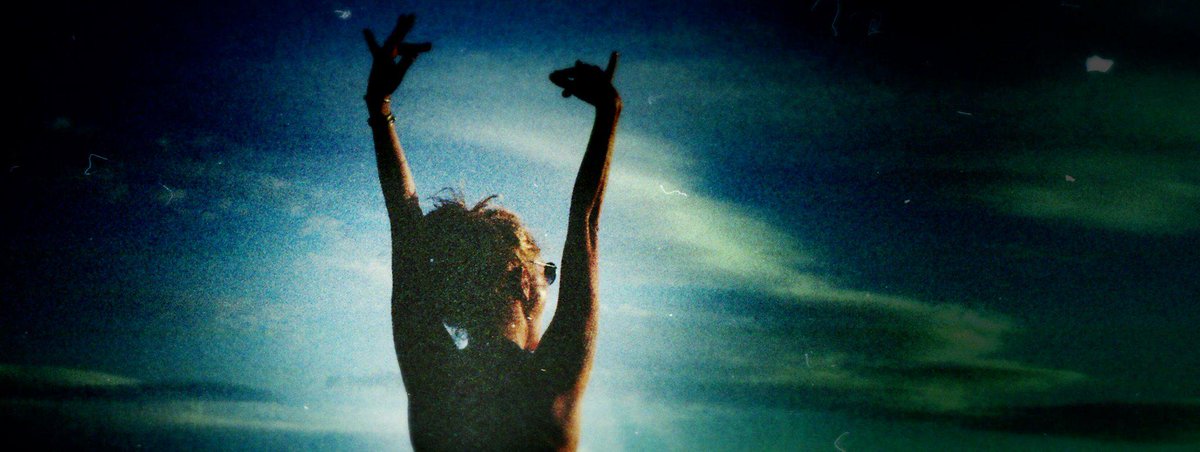 Un bain de minuit ça vous tente ? C'est ce soir <a href="/NUBA_Paris/">NÜBA PARIS</a> :