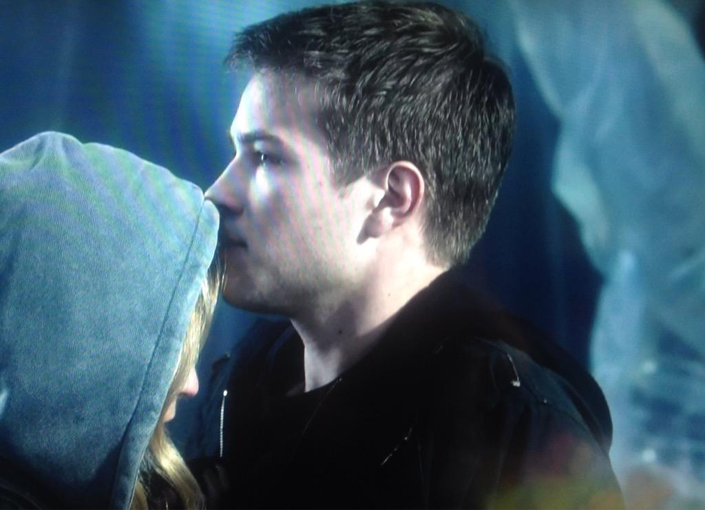 LucyashSocial's tweet image. @FallingSkiesTNT @connorjessup @Sarah_Carter this moment was so sweet, I felt SSOO incrediblly sorry for Ben! 😥😘 xoxo