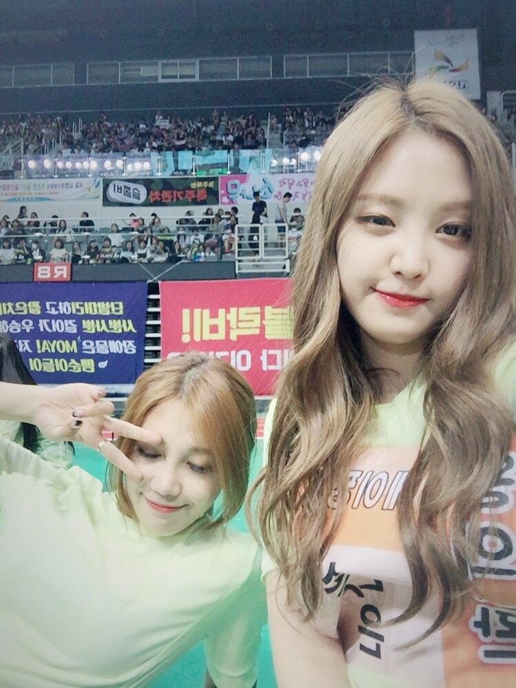Apink_2011's tweet photo. [#나은] 이제얼마안남았다!!힘내요!! 마지막 계주까지 응원 열심히하자구요!! 오늘 끝까지 남아서 응원해줘서 고마워요 다들~~ 최고다!! 짱!!^^ #Apink #Remember http://t.co/roghaO0lkh