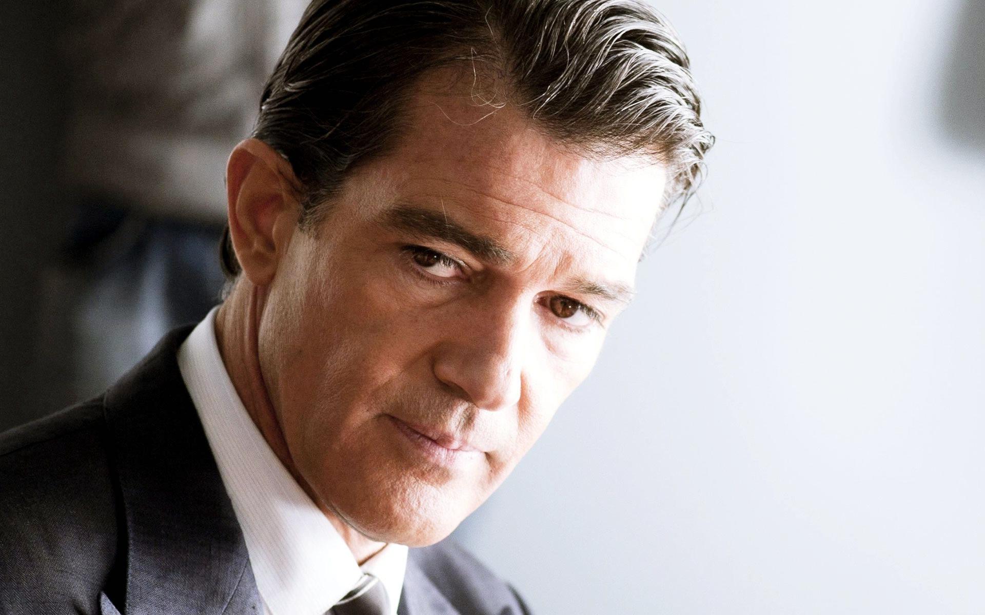 Happy Birthday to Antonio Banderas. Do you have a favorite among his films? 