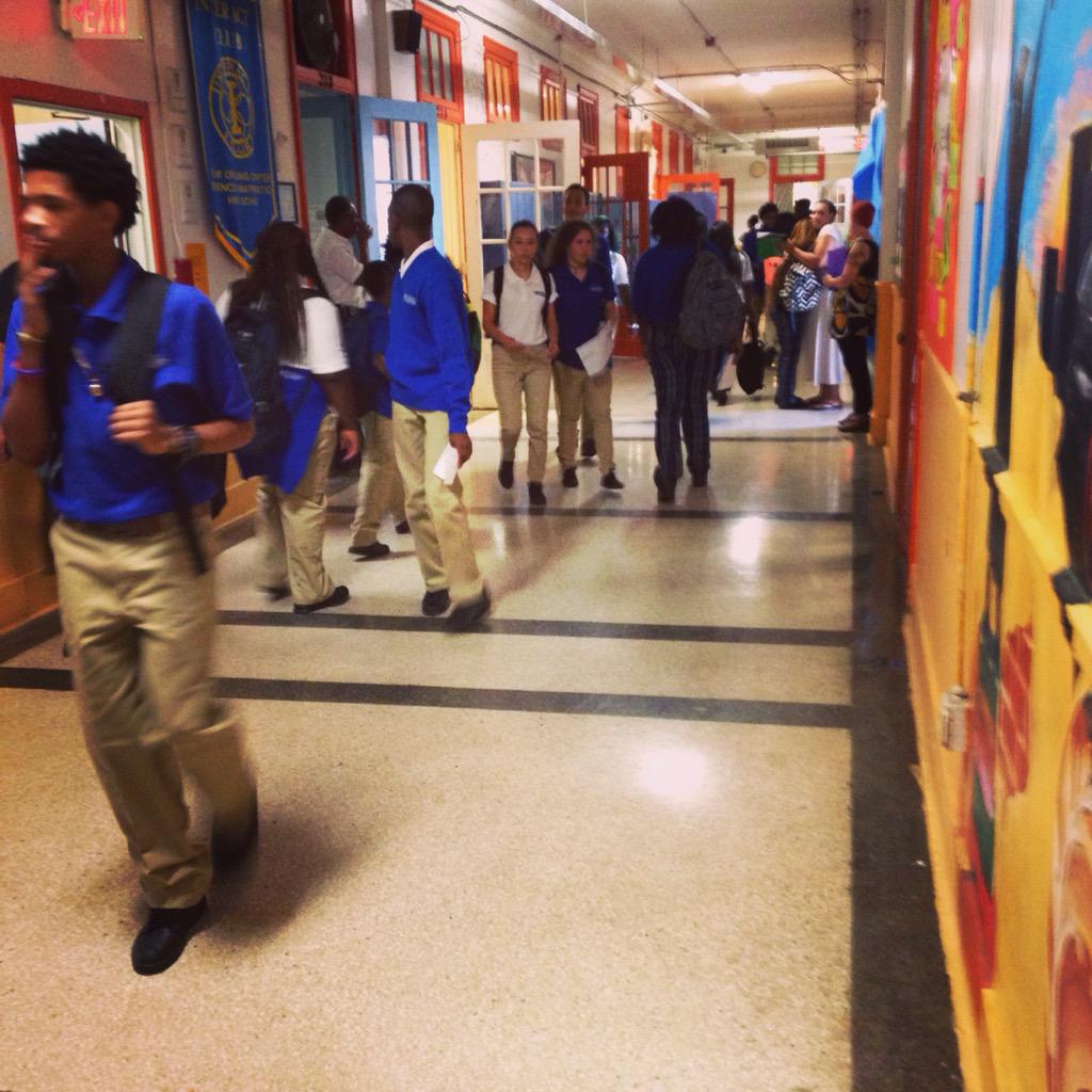 SciHighNOLA's tweet photo. Full hallway #firstday #nautilus #noscihigh #mondaymotivation http://t.co/5foZ4Vs7e8