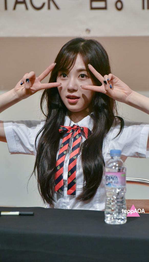 teppAOA921230's tweet photo. 150626 AOA 심쿵해 signevent
#HeartAttack3rdWin #민아 #MINA #AOA #심쿵해 #Heart_Attack @Official_AOA http://t.co/l5fXzd6L9k
