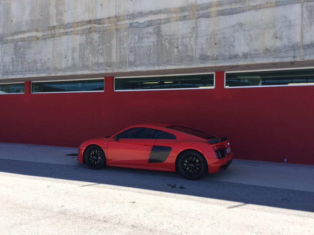Immer schön im Schatten parken:)
Der neue <a href="/Audi/">Audi USA</a> R8 in meinen Fingern: m.youtube.com/watch?feature=…