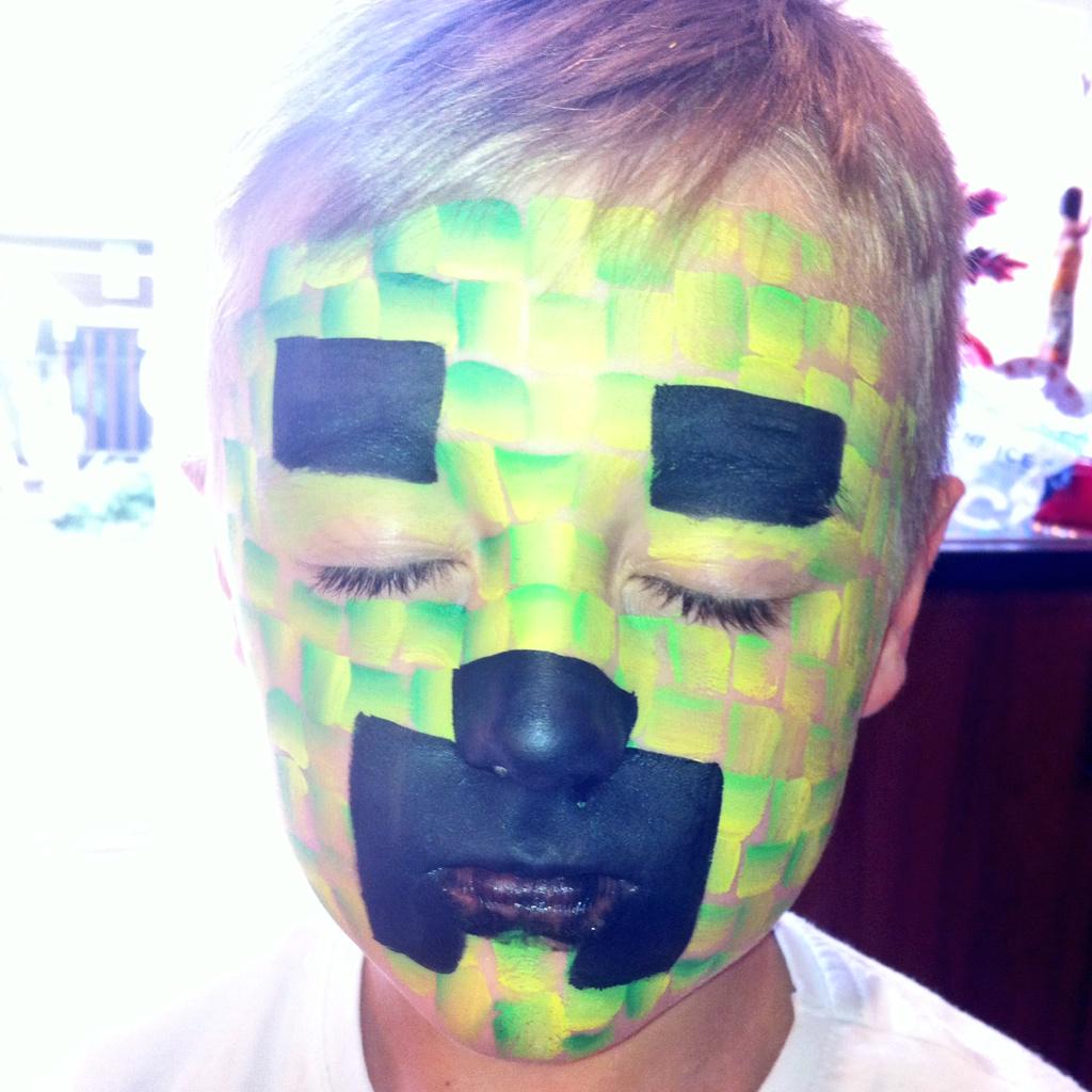 PukkaFaces's tweet photo. #creeper #Minecraft #pukkapaintedfaces #manchester #facepainter Tel:07446114539 for enquiries http://t.co/x6O4lwSYVU