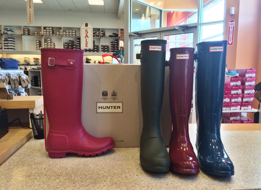 raspberry hunter boots