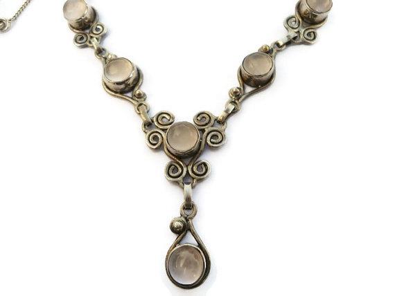 TansyBel's tweet photo. Vintage Moonstone Necklace, Sterling Silver Gemstone Neckl⦠http://t.co/li4C4r0S0q #vintagejewelry #SilverMoonstone http://t.co/AYHvihZqFr