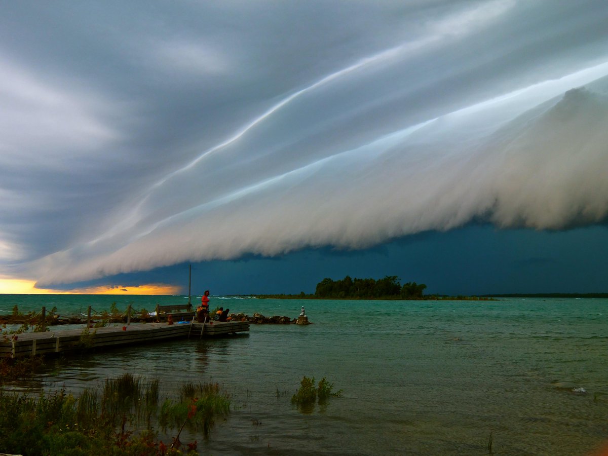 BeckBeforeDawn's tweet photo. “When you come out of the storm, you won’t be the same person who walked in.” 
―Haruki Murakami #lakehuron #storm http://t.co/clC8FChYHV