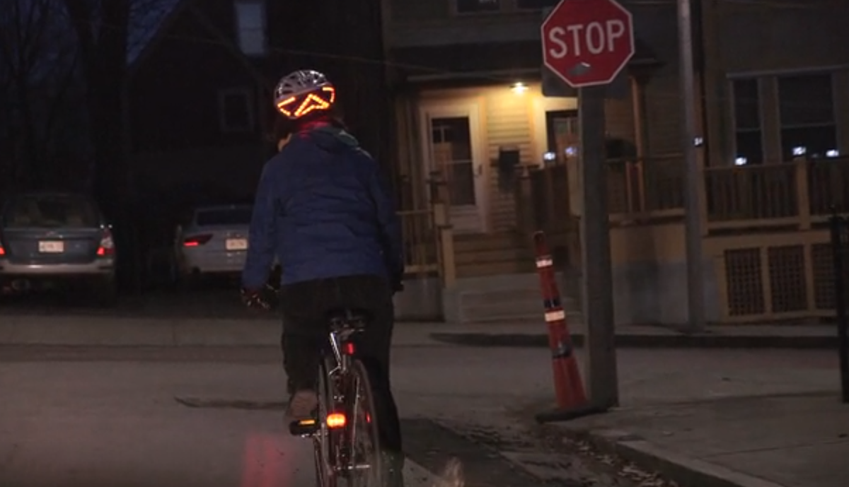 Gizmodo's tweet photo. This LED bike helmet gives you working brake lights and turn signals http://t.co/czHEPBCxmD http://t.co/twhyaOSyZx
