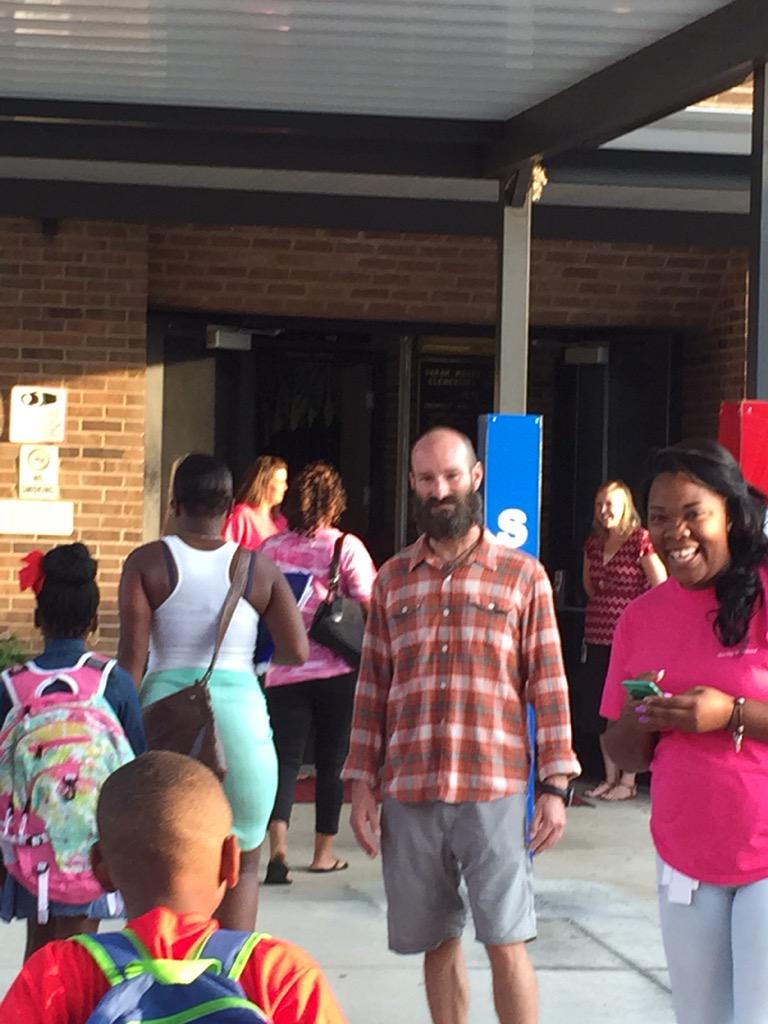This is the way SMG does a First Day Red Carpet Event #soartosucess <a href="/knoxschoolsupt/">Knox Schools Super</a> @KCSinnovation <a href="/KnoxCountyPBIS/">Knox County PBIS</a>