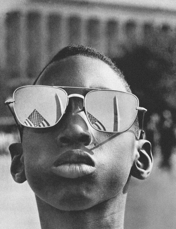 CoinWuTang's tweet photo. Niño asiste al discurso de Martin Luther King Jr. "Yo tengo un sueño", 28 de agosto 1963. http://t.co/kAC4LQf7TS