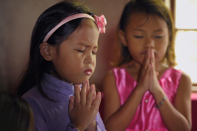 CA_Volunteers's tweet photo. Start your Monday with prayer!  #volunteering #strengthinGod http://t.co/bG7Btadjqn