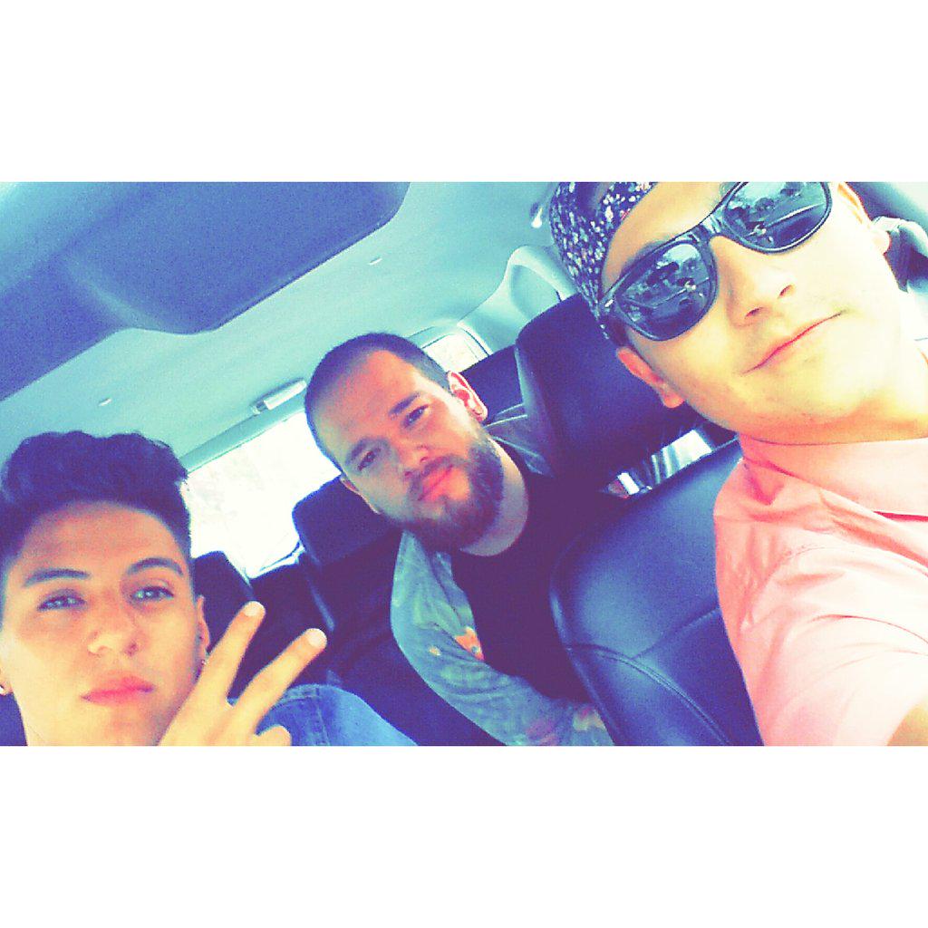 SebasLogoz's tweet photo. Buenos días! Pa la calle a preparar todo para el vídeo de #ComoQuisiera. Besos 😘😘 #FaltaPoco #Parcevas @sebaslopezg http://t.co/F2tLeHHo0n