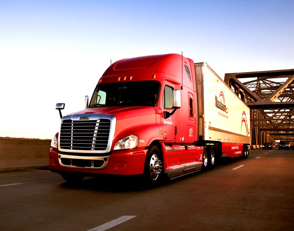 freightliner's tweet photo. Less spent on fuel means more made on each run. Check out our #RCO guide &amp; improve your MPGs: http://t.co/Qvpnwnztzg http://t.co/FgQTUiewo5