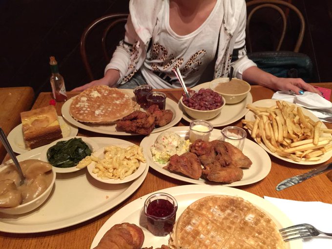 Went to @roscoesofficial w/ @MissBentleyxxx lastnight &amp; ordered 1 of everything.. We were lit 😏💚💨 http://t<a class="tags" target="_blank" title="On Twitter" href="/?out=eyJ0eXAiOiJKV1QiLCJhbGciOiJIUzUxMiJ9.eyJpYXQiOjE3MjE2NzcxNDMsImlzcyI6InR3cG9ybnN0YXJzLmNvbSIsIm5iZiI6MTcyMTY3NzE0MywiZXhwIjoxNzUzMjEzMTQzLCJyZWRpcmVjdF91cmwiOiJodHRwczovL3R3aXR0ZXIuY29tL3Jvc2NvZXNvZmZpY2lhbCJ9.QurTWrVGmmTe72IoWJlJQR_KcGa33gu0tIJO7YM5L34U57bHgb_3nHt4l8WCVWAOsluW3ZAI5_Z7TQKw6yQrEA">@roscoesofficial</a><a class="tags" target="_blank" title="On Twitter" href="/?out=eyJ0eXAiOiJKV1QiLCJhbGciOiJIUzUxMiJ9.eyJpYXQiOjE3MjE2NzcxNDMsImlzcyI6InR3cG9ybnN0YXJzLmNvbSIsIm5iZiI6MTcyMTY3NzE0MywiZXhwIjoxNzUzMjEzMTQzLCJyZWRpcmVjdF91cmwiOiJodHRwczovL3R3aXR0ZXIuY29tL01pc3NCZW50bGV5eHh4In0.L9F7mPz4QDgpIjekLLBuCb-uinQRj5EYKMryMymS-tfCncug5jbgn7_uhCGtDOmIgitEvMO642MYHtjOcT8F9Q">@MissBentleyxxx</a>