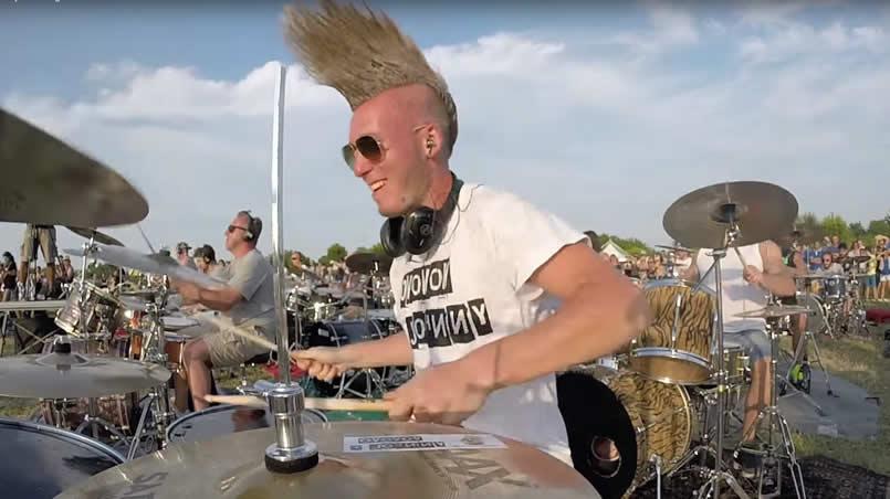 Zaionwebdesign's tweet image. GUINNESS !! In 1000 a Cesena cantano e suonano per far venire i foo fighters in Italia.  zaionwebdesign.eu/#sitoweb