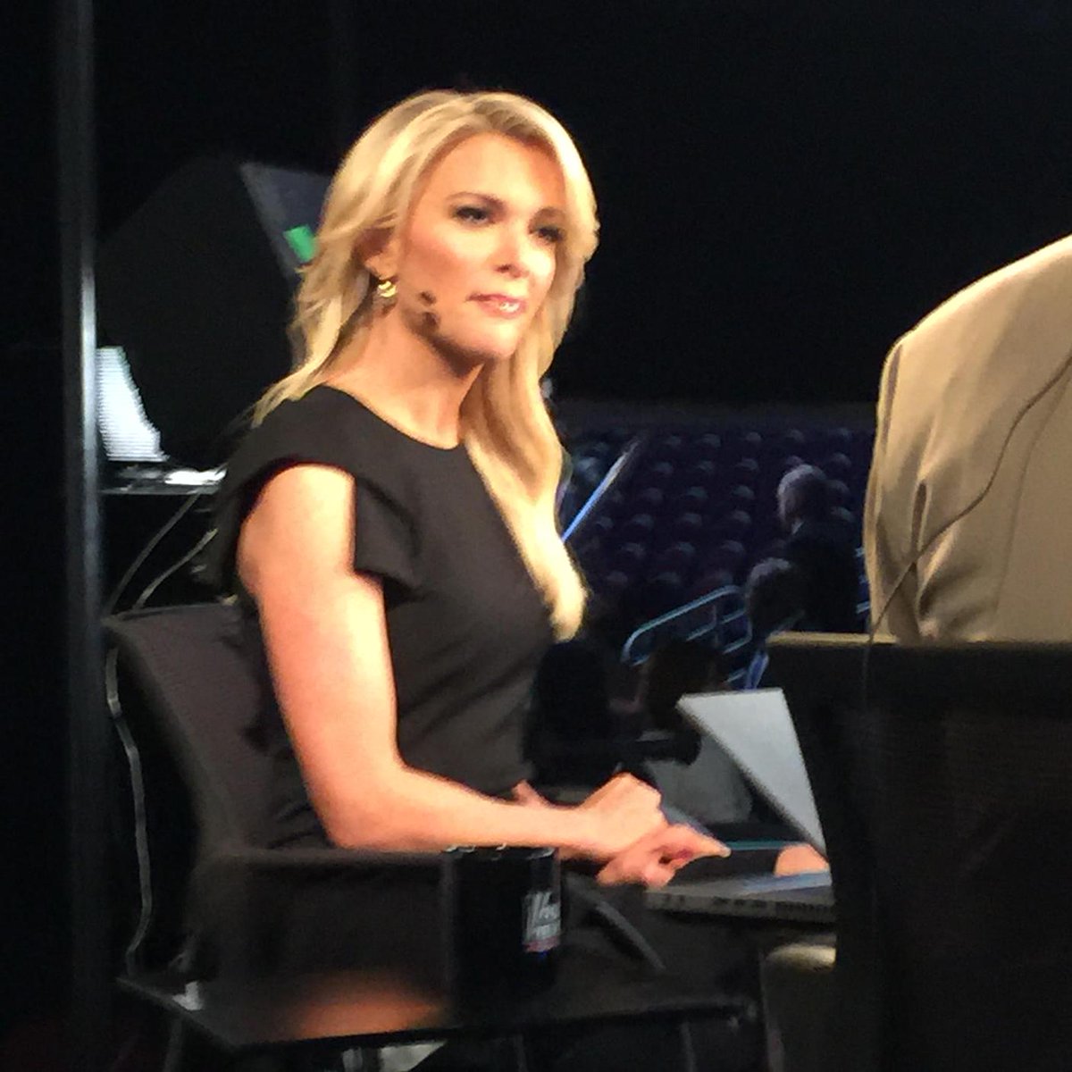 jfradioshow's tweet image. New polls show @megynkelly #FoxPuppet crashed #EpicFail hit job @realDonaldTrump surges as supporters flee #KellyFile