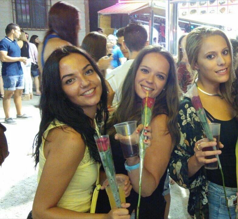 nuriaay123's tweet photo. Voolver por aqui y q mejor footo q esta! @yasminaC15  @Paulaf10 http://t.co/UKjayRCti5