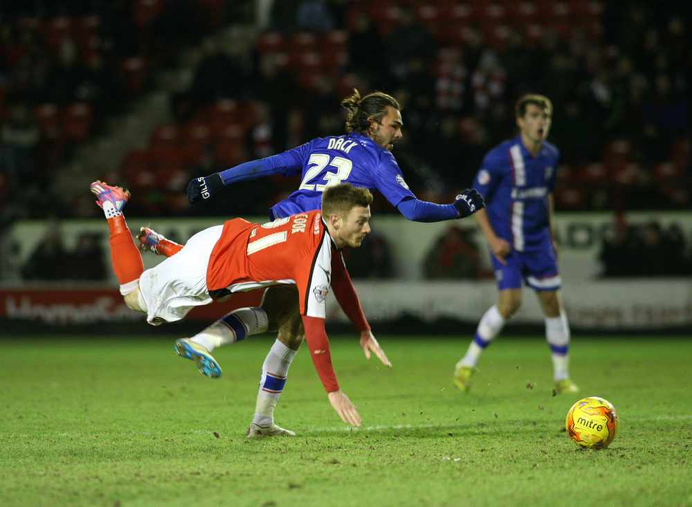 Following yet another virtuoso performance and stunning goal, what next for <a href="/BradDacks40/">.</a>? shoutingmengfc.wordpress.com/2015/08/09/cra…