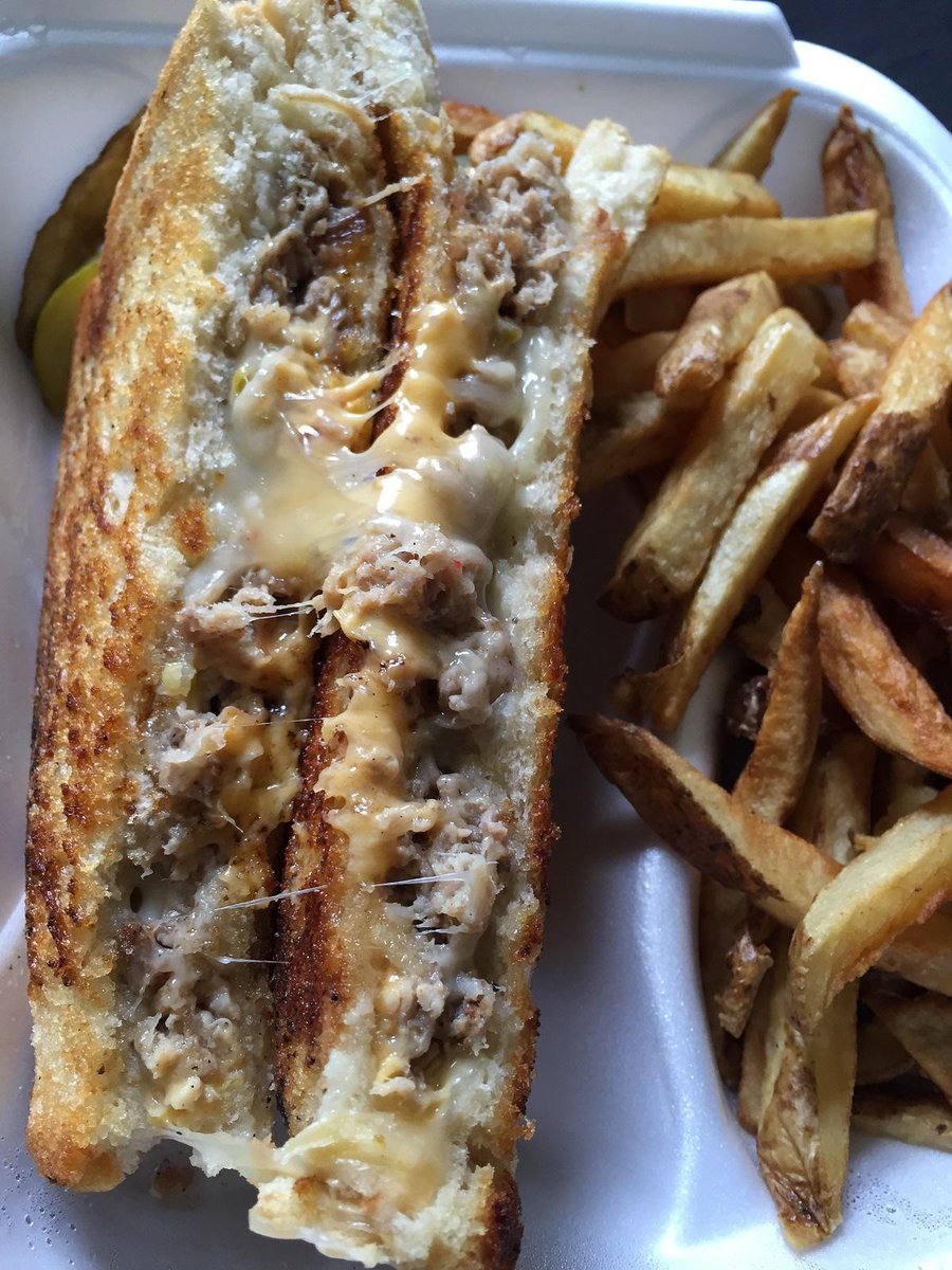 Ex-Cobber's is now Roaming Dee's, b&amp;m for <a href="/RoamingBuffalo1/">Roaming Buffalo</a>, <a href="/mikeydeestruck/">Mikey Dees Catering</a>. What did we like? buffalo.com/2015/08/10/fea…