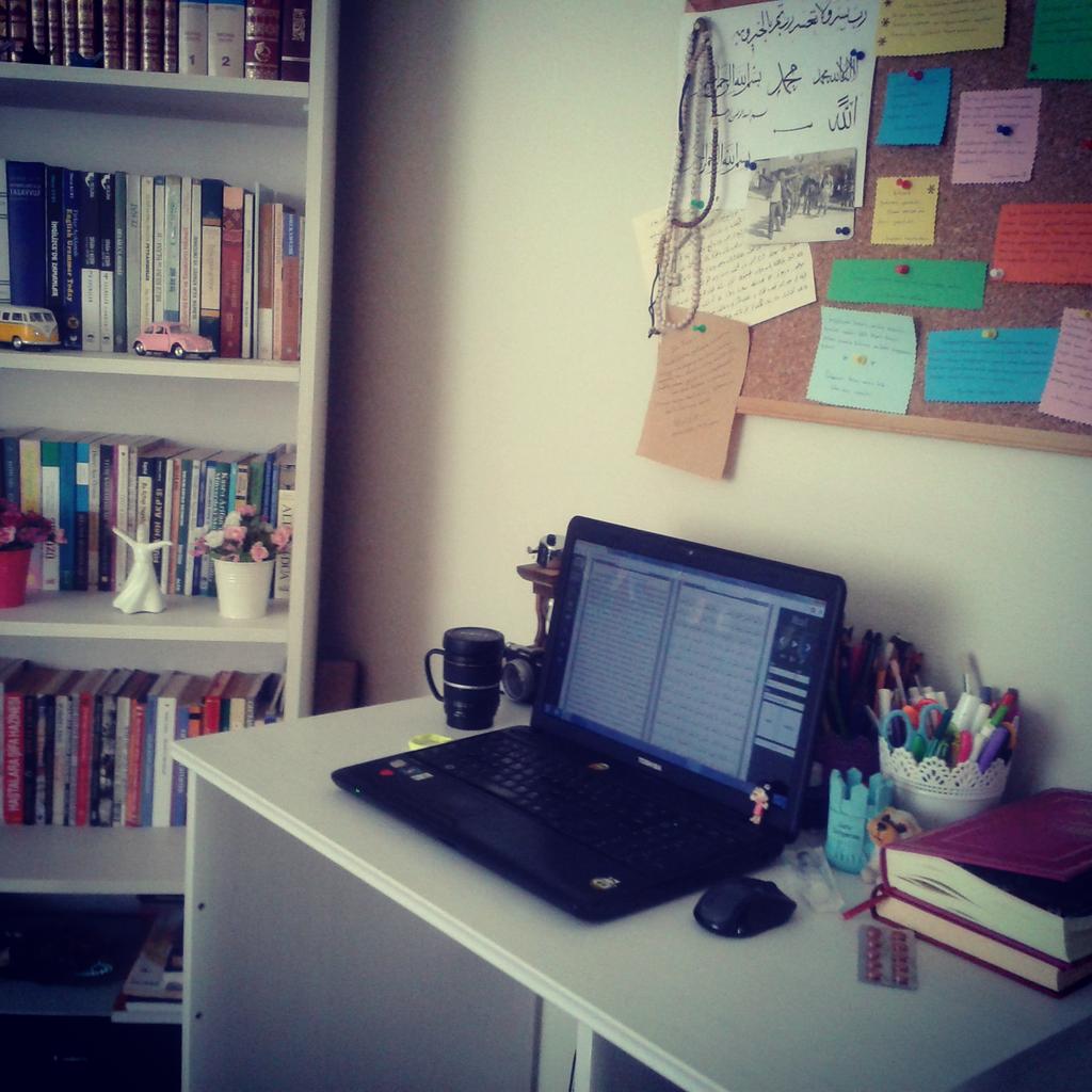 bir köşesi olmalı insanın, sırlarını rabbine açtığı... bir köşesi olmalı insanın arındığı dinlenip saklandığı...