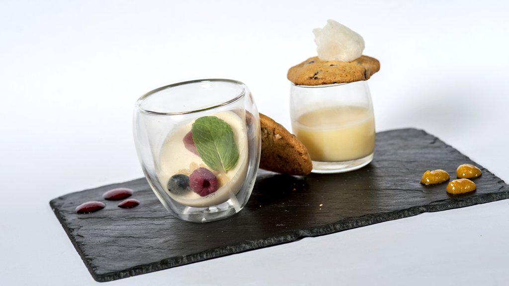 Chefnoelk1's tweet photo. Cookies and cream is always a hit #feedyoureyes @neilfergie @ListowelFood @LeSousChef @brooklane1 @Cheffio_ie http://t.co/obKekd0pCe
